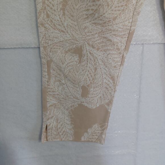 Chico's SO SLIMMING Crop Pants Size 1 M/8 Beige White Print Side Zip Hem Slit - Picture 4 of 10